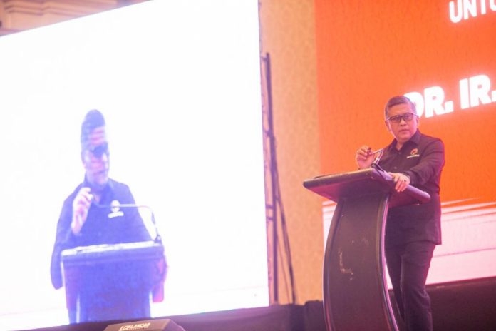 Penuh Semangat, Sekjen Hasto Gembleng 2.000 Kader PDIP Surabaya