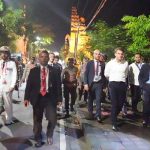 Viral Presiden Prancis Emmanuel Macron Jalan Kaki 2 Kilometer di Bali