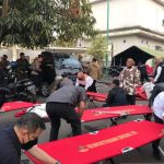 Menteri Sosial Tri Rismaharini menginstruksikan jajaran Kementerian Sosial untuk membangun velbed bagi kebutuhan korban gempa di RSUD Sayang, Cianjur, Jawa Barat (22/11/2022).