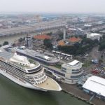 Kapal pesiar Cruise yang akan berkunjung ke Pelabuhan Tanjung Perak Surabaya.