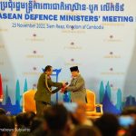 Menteri Pertahanan Prabowo Subianto menerima penetapan Indonesia jadi House of commitee ASEAN Defence Ministers’ Meeting (ADMM) 2023 pada ADMM Retreat ADMM Plus ke-9 yang bertemakan “Solidarity for Harmonised Secuirity” di Siem Reap, Kamboja (23/11/2022).