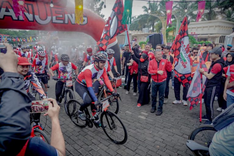 Ketua DPD PDIP Jatim Lepas Acara Banteng Ride and Night Run 2022 di Kediri