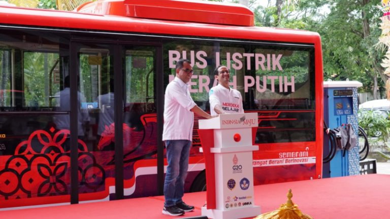 Jadi Kendaraan Operasional G20, Mendikbudristek dan Menhub Luncurkan Bus Listrik Merah Putih