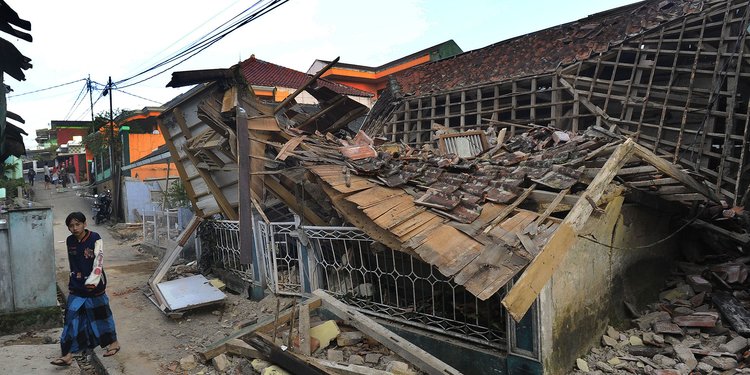 rumah rusak akibat gempa Cianjur
