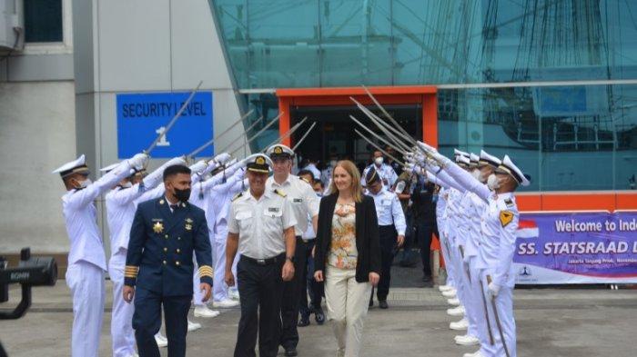 Ditjen Perhubungan Laut Kementerian Perhubungan menyambut kedatangan kapal layar dari Norwegia di Pelabuhan Nusantara 2, Tanjung Priok, Jakarta Utara.