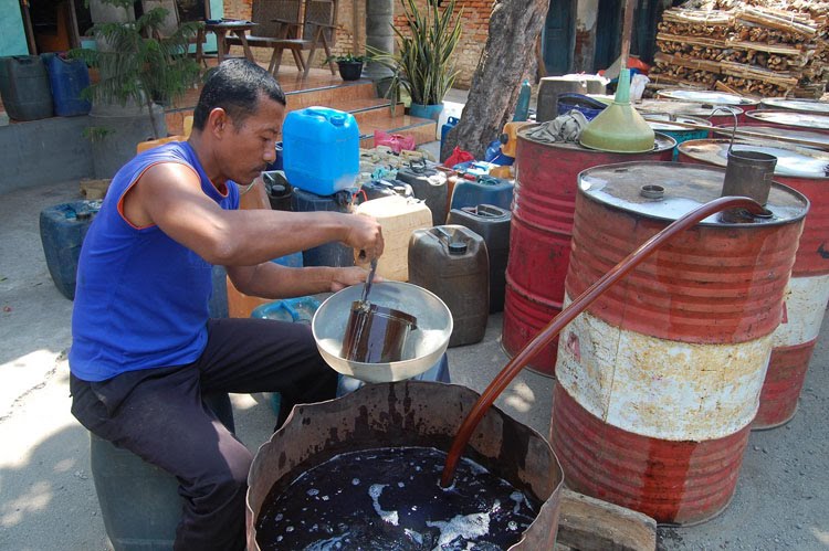 ilustrasi penjual minyak tanah