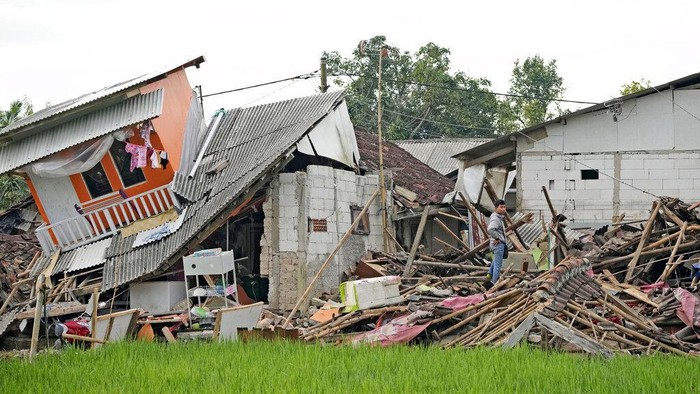 rumah rusak akibat gempa Cianjur
