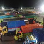 Kepadatan kendaraan truk di Pelabuhan Merak, Banten. Kamis (22/12/2022)