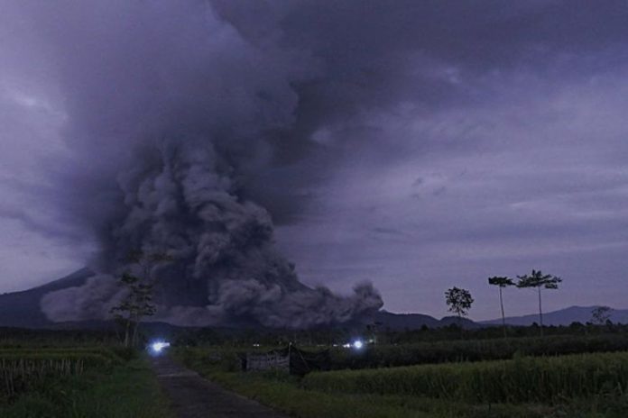 erupsi gunung semeru