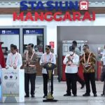 Presiden Joko Widodo (Jokowi) meresmikan pengembangan Stasiun Manggarai tahap 1 pada Senin (26/12) pagi.