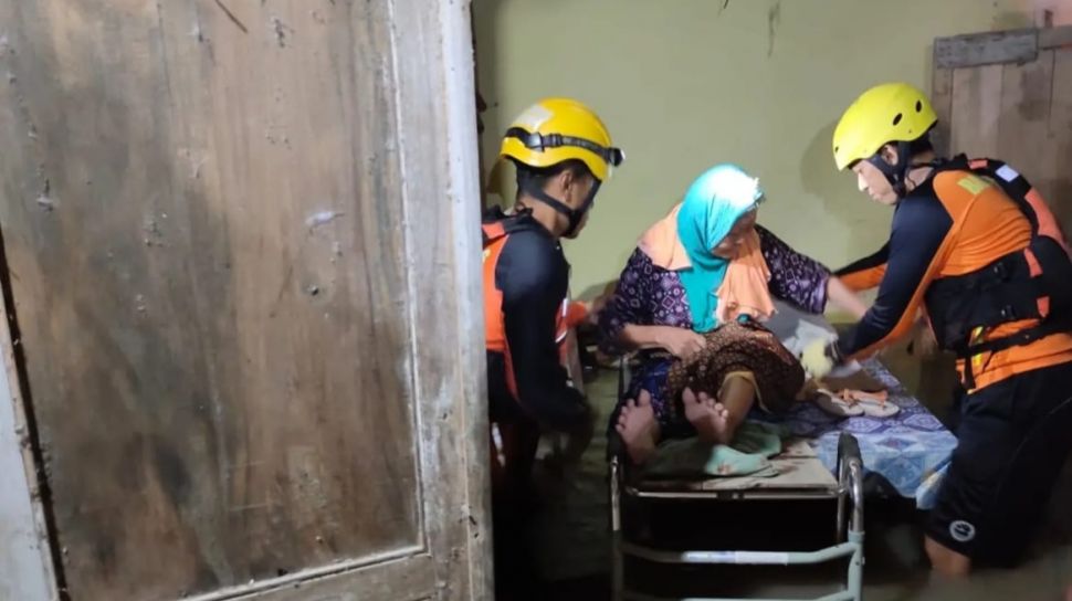 Tim SAR gabungan evakuasi warga Kulon Progo yang terjebak banjir