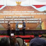 PT Bank Pembangunan Daerah Jawa Timur Tbk (bankjatim) raih peringkat pertama sebagai Bank Penyalur KUR Terbaik