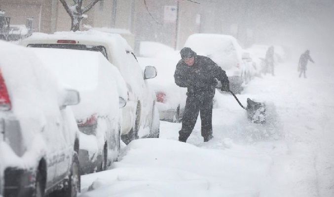 Badai Salju Melanda Perayaan Natal