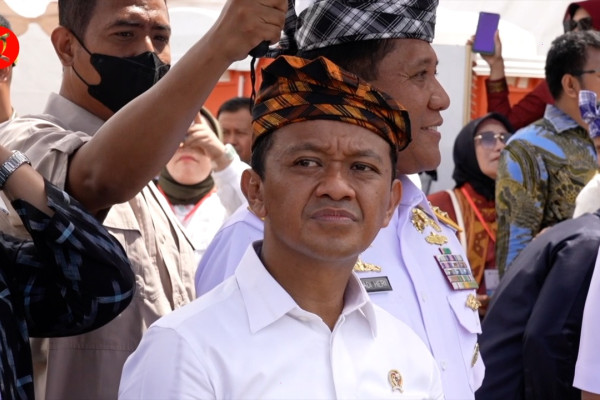 Menteri Investasi atau Kepala BKPM Bahlil Lahadalia menghadiri acara puncak peringatan Hari Nusantara di Marina Togo Mowondu, Pulau Wangi-Wangi, Wakatobi, Sulawesi Tenggara (13/12/2022).