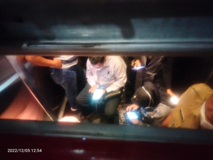 Lift Macet 2 jam, Anggota DPRD Kota Surabaya Terjebak