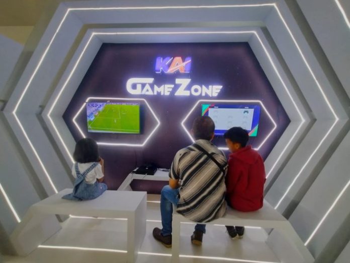 Manjakan Penumpang, Daop 8 Sediakan Area Bermain Game Zone 