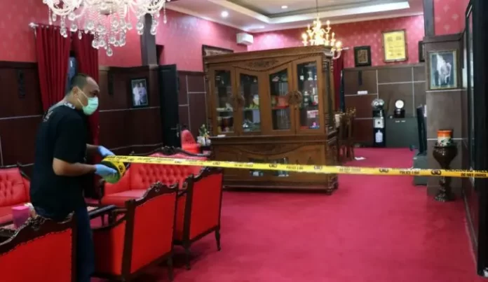 Polisi lakukan olah TKP kejadian perampokan di rumah dinas Wali Kota Blitar