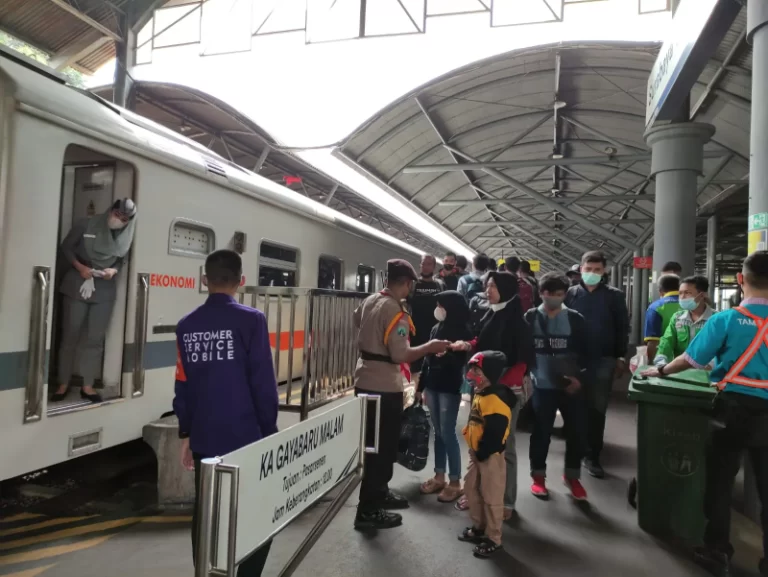 KAI Daop 8 Surabaya Tak Izinkan 245 Penumpang Naik Kereta Api