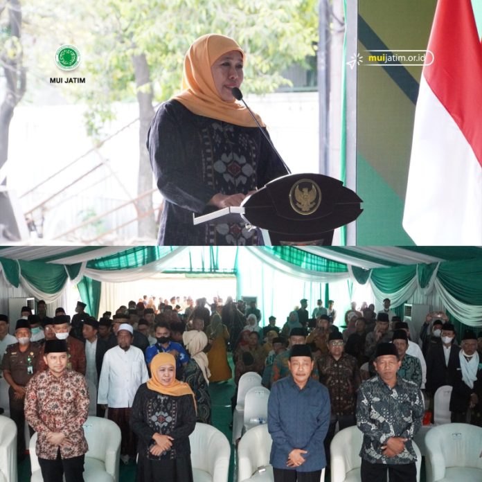 Gubernur Jawa Timur Khofifah Indar Parawansa menghadiri Groundbreaking kantor MUI Jatim di Jalan Raya Wisma Pagesangan Surabaya (08/12/2022).