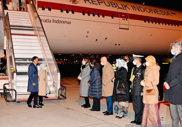 Jokowi dan Ibu Iriana Tiba di Brussels
