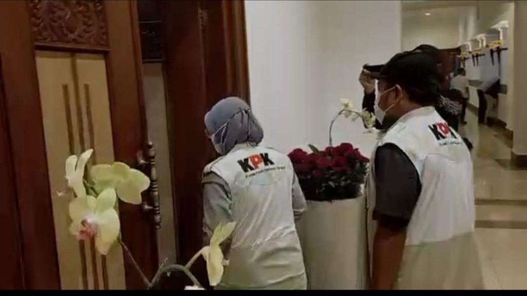 KPK Obok Obok Ruangan Kerja Gubernur Jawa timur