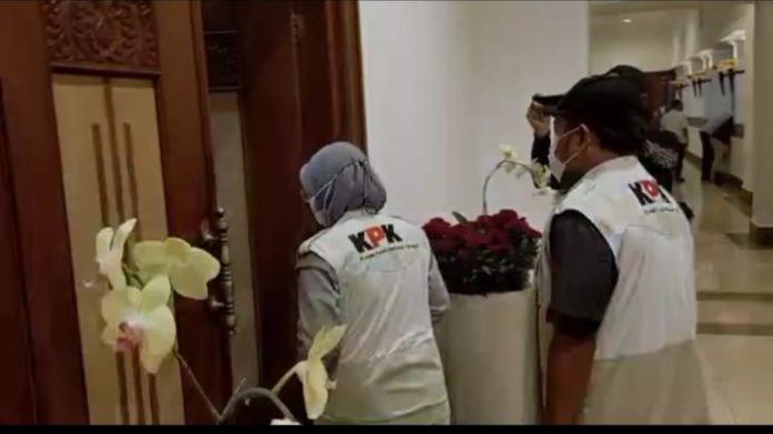 KPK Obok Obok Ruangan Kerja Gubernur Jawa timur