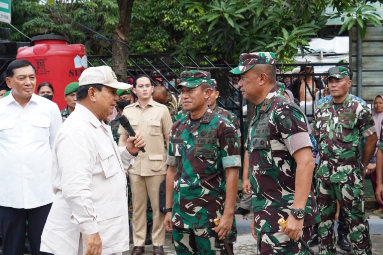 Pangdam V/Brw Bersama Danrem 084/BJ Sambut Kunjungan Menhan RI