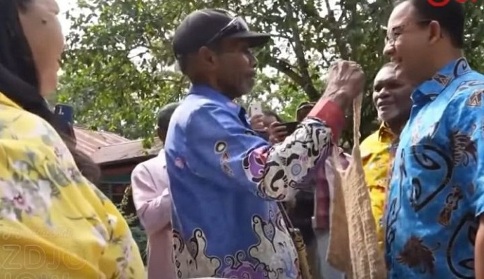 Gereja di Papua Beri Anies Nama Yohanes