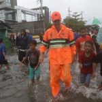 Ganjar Tinjau Banjir Semarang, Turun Langsung Pantau Titik Banjir