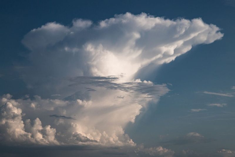 ilustrasi awan cumulonimbus