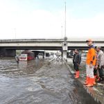 Ganjar Tinjau Banjir Semarang, Turun Langsung Pantau Titik Banjir.