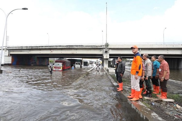 Ganjar Tinjau Banjir Semarang