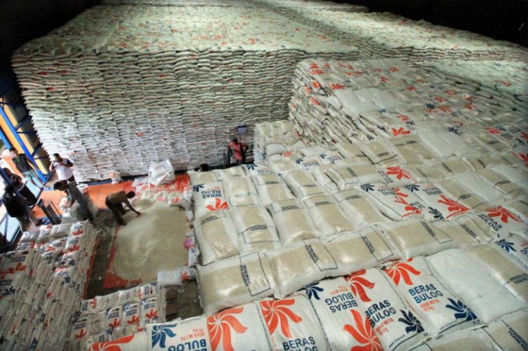 ilustrasi beras bulog