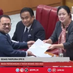 Dewan Perwakilan Rakyat (DPR) mengesahkan UU Perjanjian Ekstradisi Indonesia-Singapura (15/12/2022).