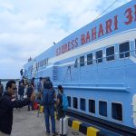 Ilustrasi wisatawan ke Karimunjawa yang menggunakan kapal penyeberangan dari Pelabuhan Jepara.