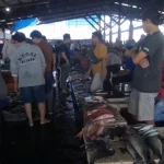 Suasana di Tempat Pelelangan Ikan (TPI) Paotere, Kecamatan Ujung Tanah, Makassar, Sulawesi Selatan (03/01/2023).