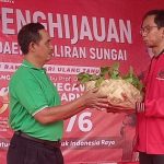 PDIP Surabaya Inisiasi Gerakan Penanaman Pohon dan Bersih Lingkungan Dikawasan Sungai Simomulyo