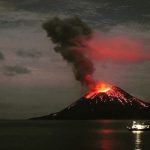 Gunung Anak Krakatau Meletus, Warga Dilarang Mendekat Status Siaga.