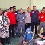 Menteri Sosial Tri Rismaharini meninjau langsung lokasi terisolir akibat bencana banjir di Pati, Jawa Tengah (06/01/2023).