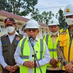 Wakil Presiden Ma’ruf Amin meninjau lokasi pembangunan hunian tetap (huntap) relokasi warga korban gempa Cianjur di Desa Sirnagalih, Cilaku, Cianjur (04/01/2023).