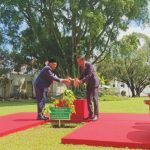 Presiden Joko Widodo dan PM Malaysia Anwar Ibrahim menanam Pohon Merawan di Istana Kepresidenan Bogor (9/1/2023).