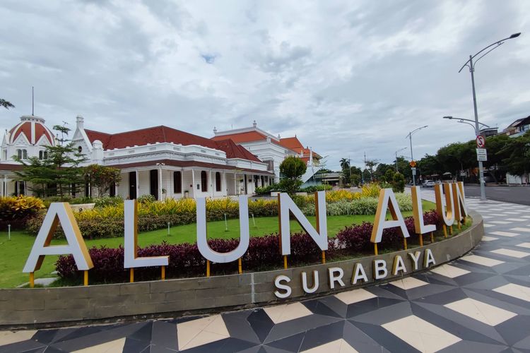 Alun-alun Surabaya