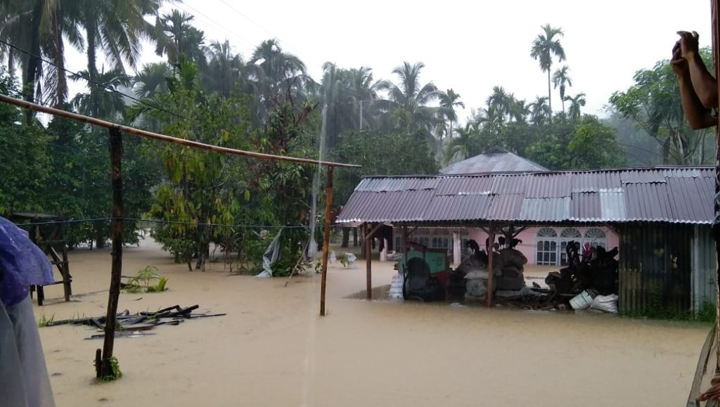 Banjir bandang di Padang