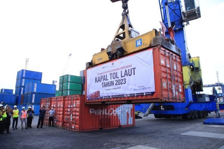 Kemenhub Lepas Pelayaran Perdana Tol Laut 2023 di Surabaya