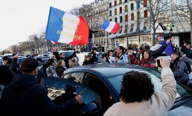 Prancis Demo Besar-besaran