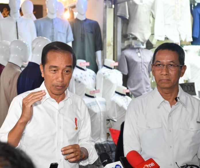 Tinjau Pasar Tanah Abang, Presiden Pastikan Aktivitas Perekonomian Sektor Riil Berjalan Baik