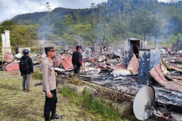 KKB Bakar Kantor Dukcapil Pegunungan Bintang Papua, 73 Warga Mengungsi ke Polres