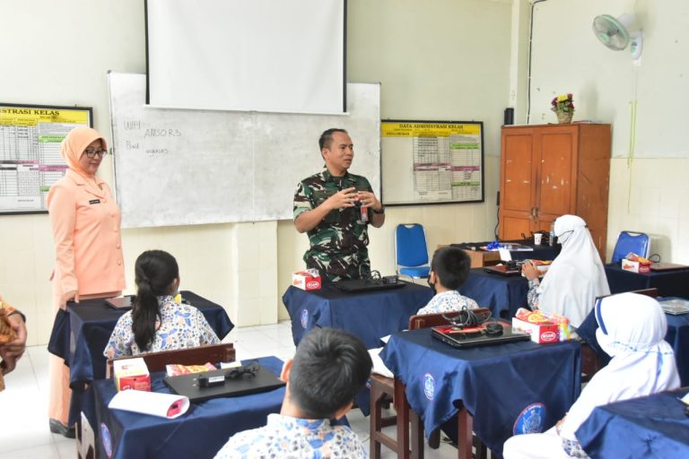 Danlanud Muljono Beserta Ketua Yasarini Mengikuti Pelaksanaan Pembukaan Festival Edukasi 