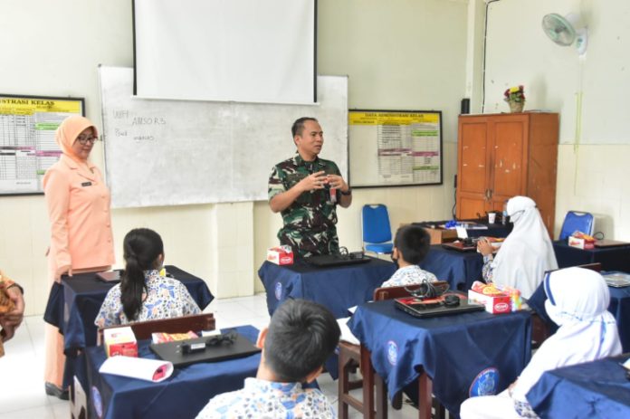 Danlanud Muljono Beserta Ketua Yasarini Mengikuti Pelaksanaan Pembukaan Festival Edukasi 