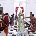 Presiden Joko Widodo menggelar pertemuan dengan sejumlah perwakilan industri jasa keuangan di Istana Merdeka, Jakarta (16/01/2023) (Foto: Lukas – Biro Pers Sekretariat Presiden)